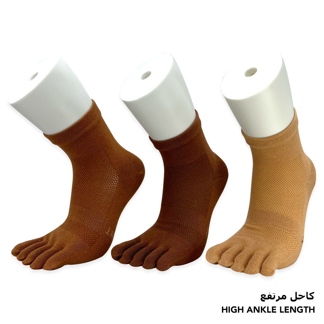 Brown high-ankle toe socks for men in vicuna brown, mid brown, and light vicuna