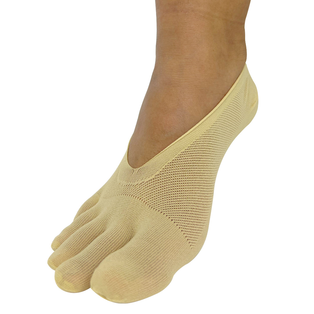 Independent Toes no-show sockettes with separated toes for alignment in beige color
